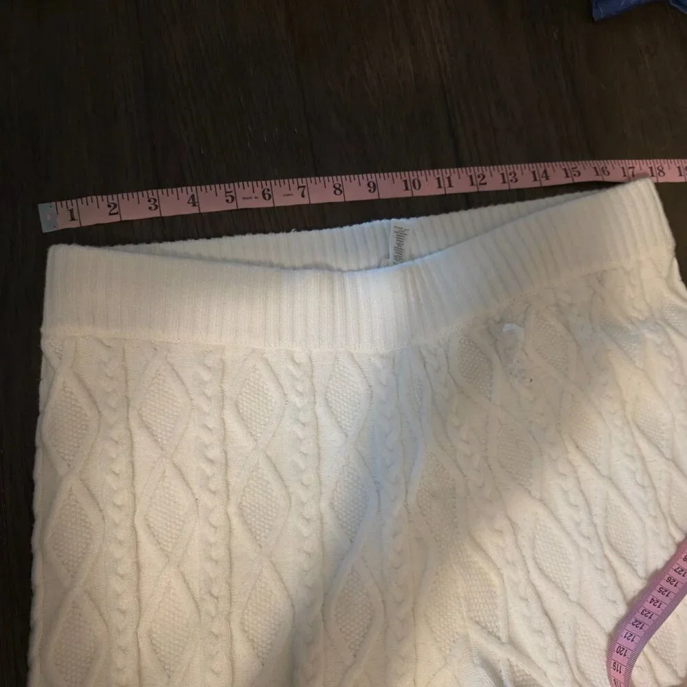 Skims CABLE KNIT STRAIGHT LEG PANT White Large- Loose thread, a few dirt marks - Picture 8 of 16